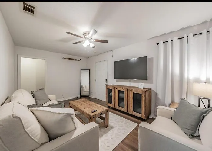 Close To Stockyards - Sleeps 8- Pets Welcome Ferienhaus *