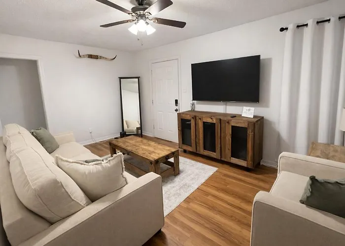 Close To Stockyards - Sleeps 8- Pets Welcome * Fort Worth