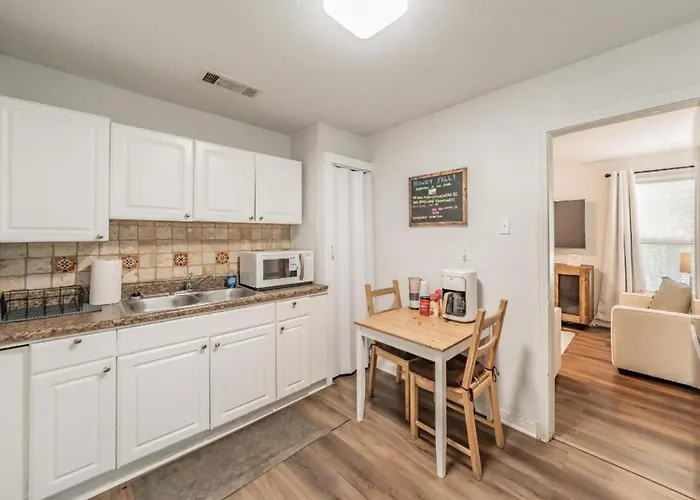 Close To Stockyards - Sleeps 8- Pets Welcome Fort Worth