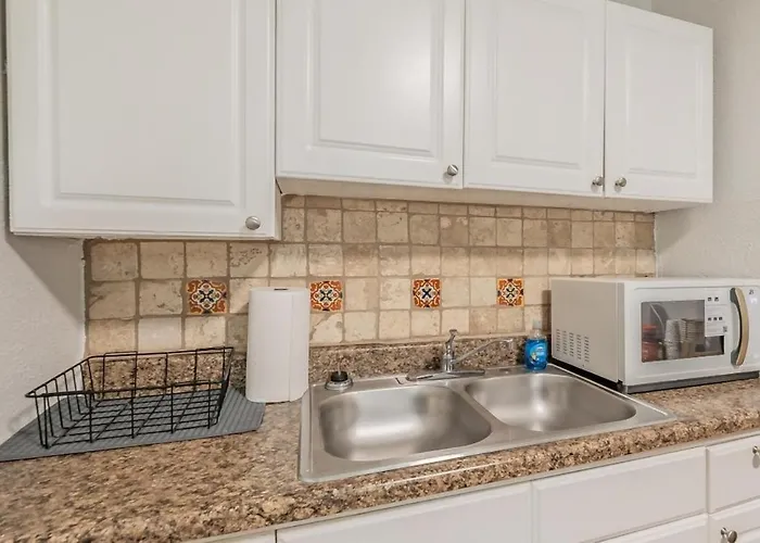 Close To Stockyards - Sleeps 8- Pets Welcome *